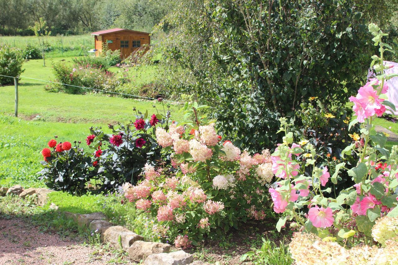 Au Rendez Vous De L'Auxois B&B Essey Exterior foto